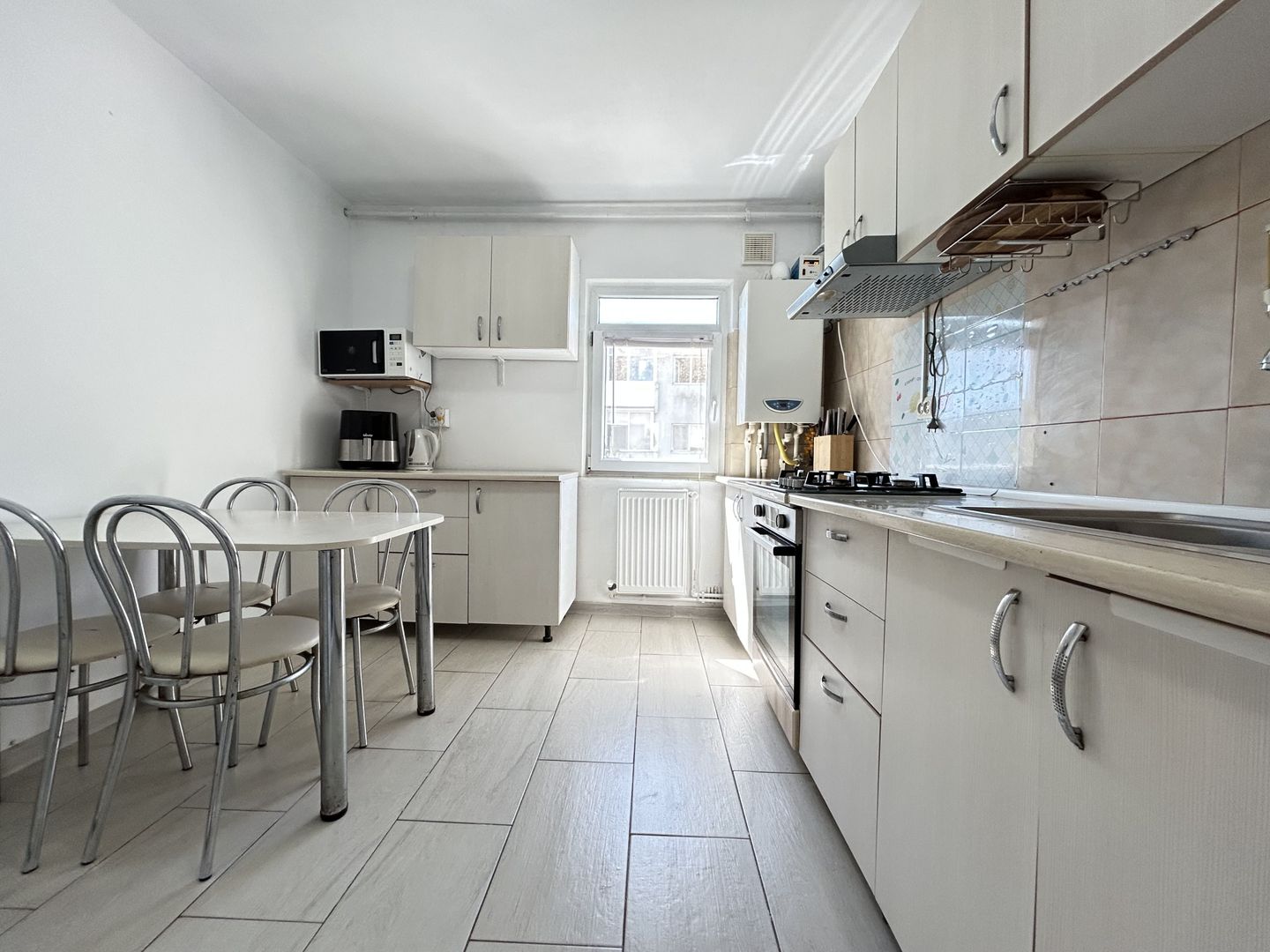 Apartament 4 camere 70 mp 2 bai centrala termica - Inel 2 - Scoala 39 - Poză 3