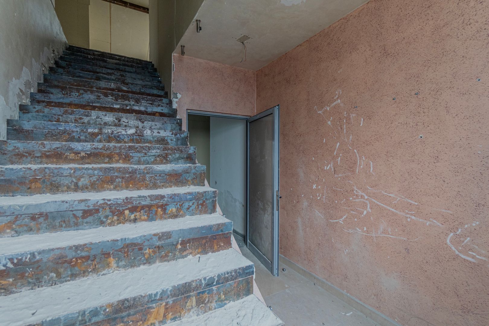 Cladire de 902 mp utili de vânzare, zona Grivitei - DN 13, COMISION 0 - Poză 101