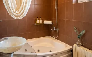 CASĂ CU PISCINĂ, SAUNĂ ȘI VEDERE PANORAMICĂ – TOHATIN - Poză 11