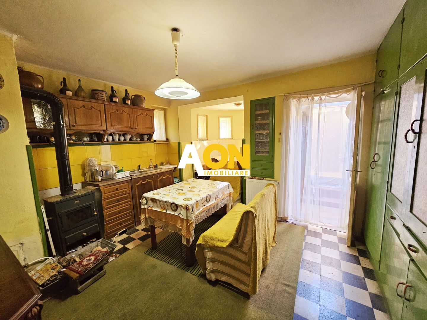 Casa situata in imediata apropiere a Cetatii - Poză 16