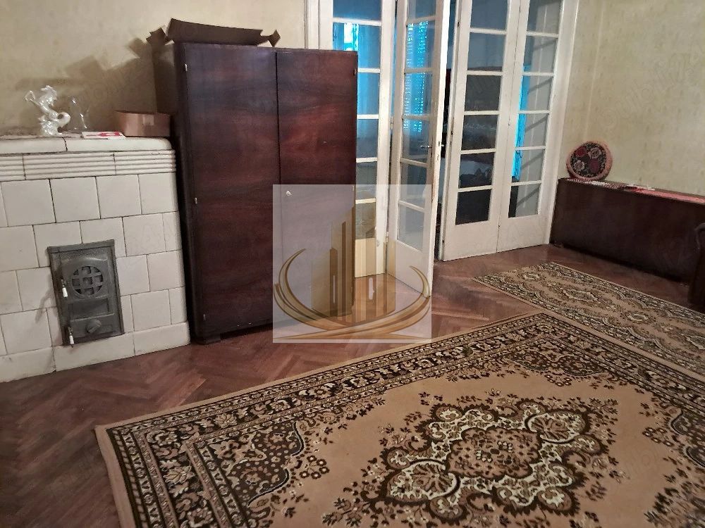 Casa Iosefin individuala 9 camere 3 apartamente - Poză 2