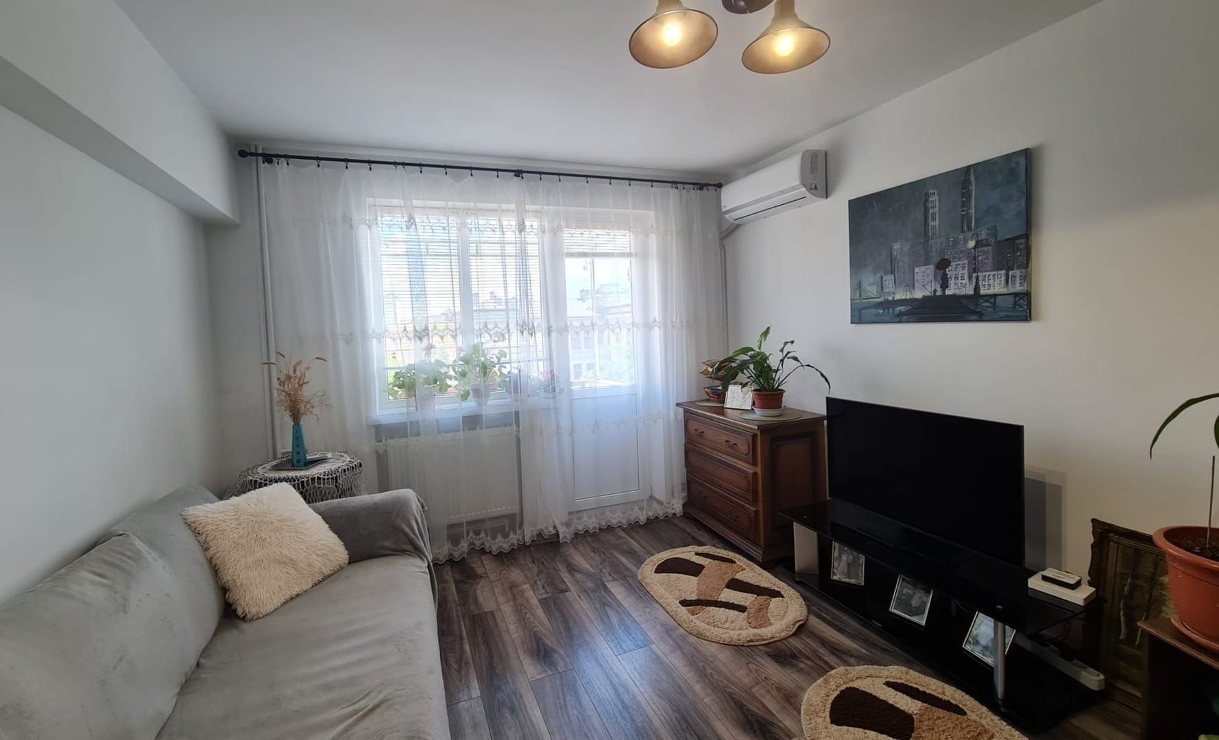 vand  apartament 2 camere, zona centrala, etaj 2, centrala gaz - Poză 1