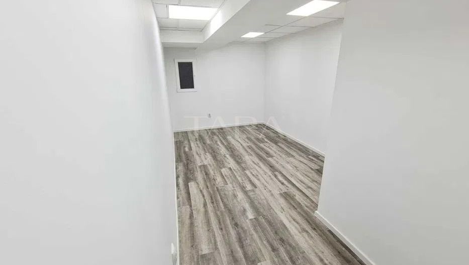 Camera/ Spatiu perfect pentru birou sau depozitare - Poză 5