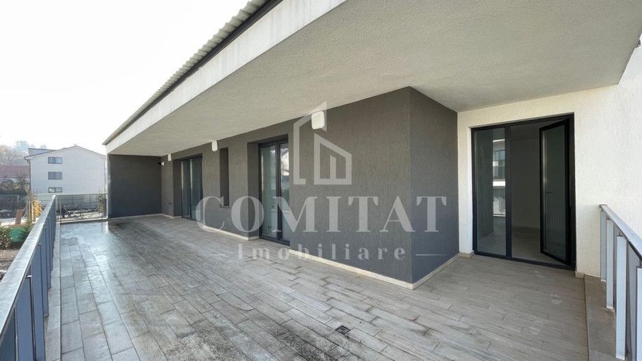 Apartament eficient compartimentat cu terasa generoasa - Poză 3