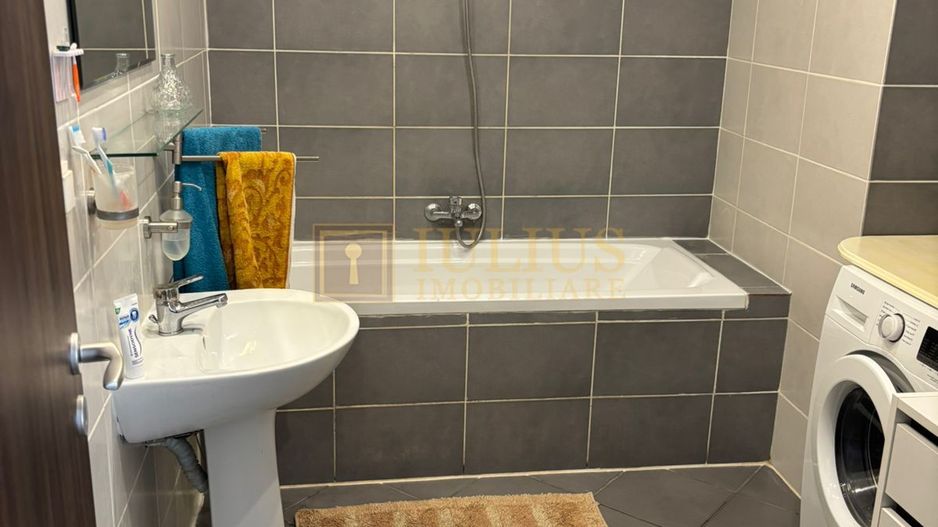 Uranus Plaz- Soarelui, centrala proprie, loc parcare privat. - Poză 9