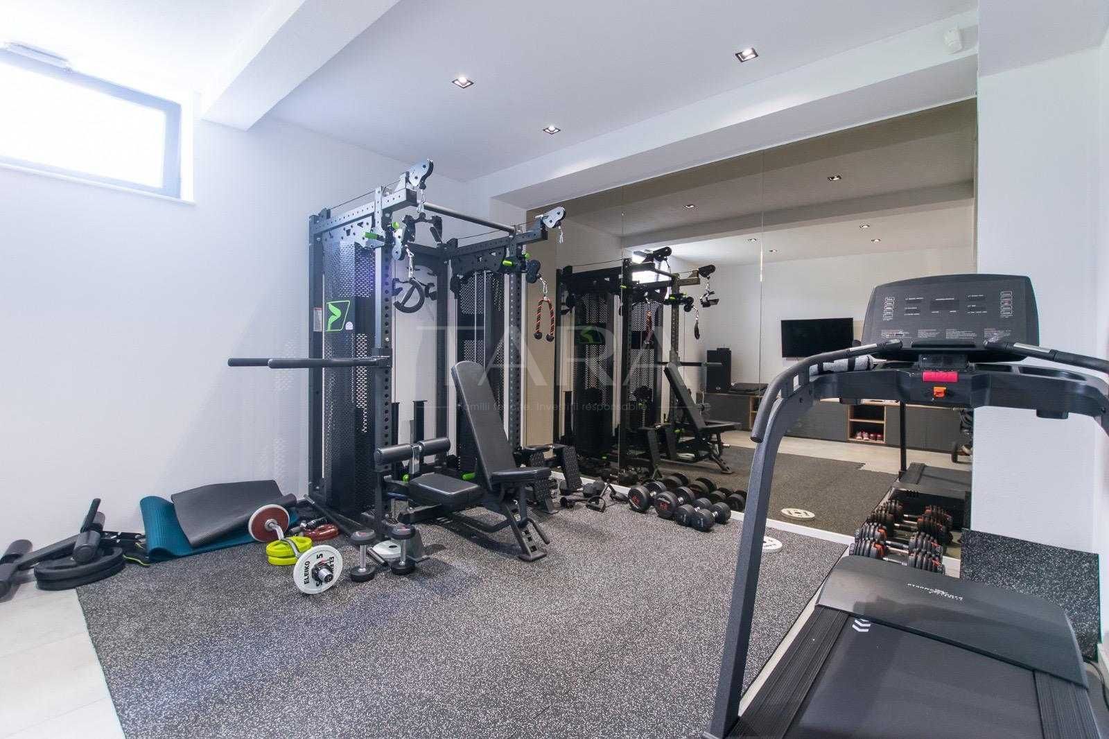 Vilă elegantă într-un cadru privat, cu vedere de excepție - Poză 7