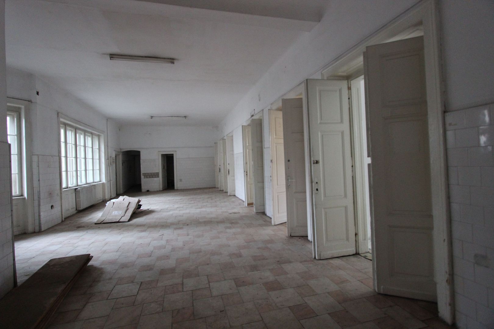 Imobil pretabil cladire de birouri, clinica medicala - Central - Poză 1