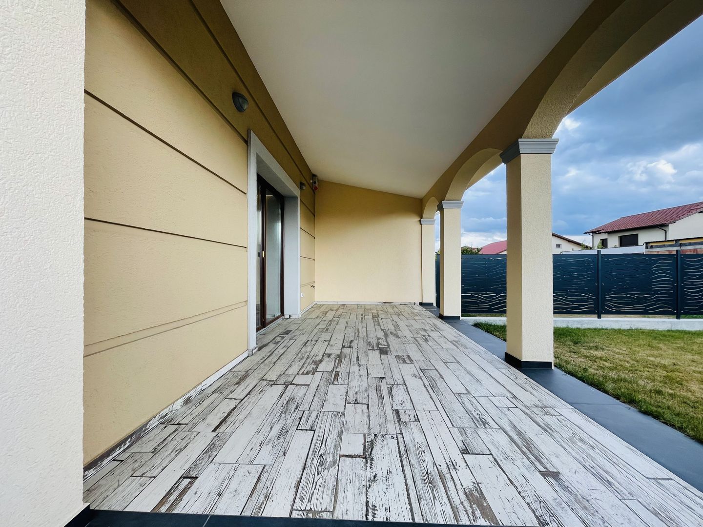 Casa de inchiriat in Dumbravita - Conexiuni excelente si spatiu versatil! - Poză 3