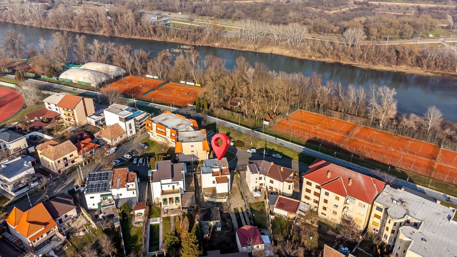 REZERVAT! Proprietate în cea mai exclusivistă zonă a Aradului! - Poză 2