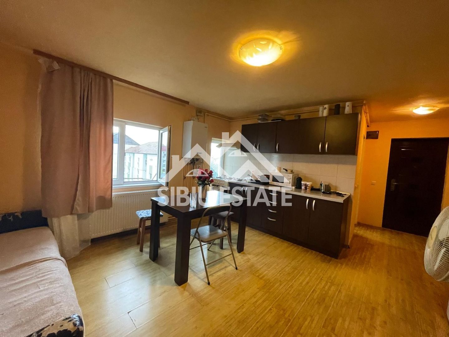 Apartament luminos cu 2 camere, la mansardă, în zonă căutată - Poză 8