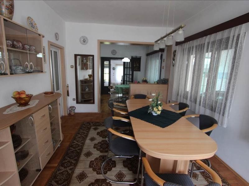 ANSAMBLU- DOUA CORPURI DE CLADIRE - Poză 1