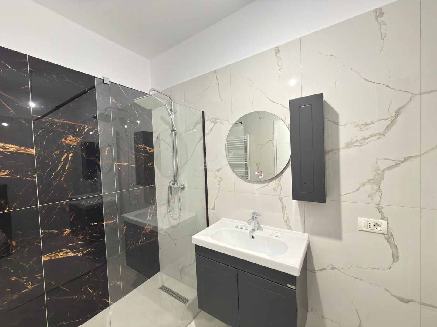 Decomandat. Loc de parcare. Spatiu depozitare pod. - Poză 8