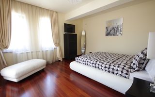 O casa deosebita cu Piscina - Poză 13