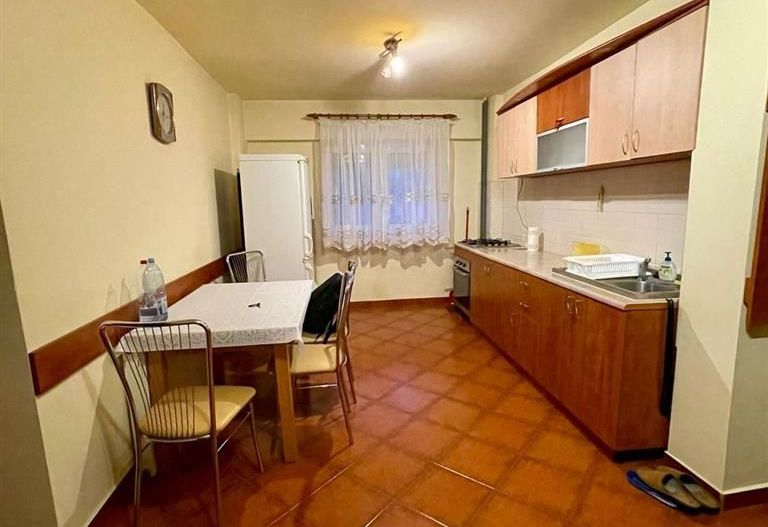 3 camere dec etaj 1 2 bai C Aradului la 10.min de MALL - Poză 1