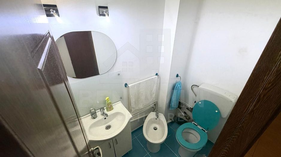3 camere decomandat cu 2 bai Rovine etajul 3 centrala termica 72mp - Poză 9