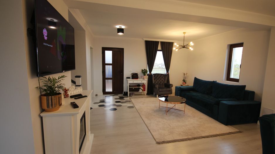 Modern si primitor - Poză 2