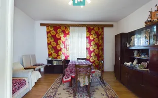 Casă cu teren generos de 2,880mp în Secusigiu - Poză 14