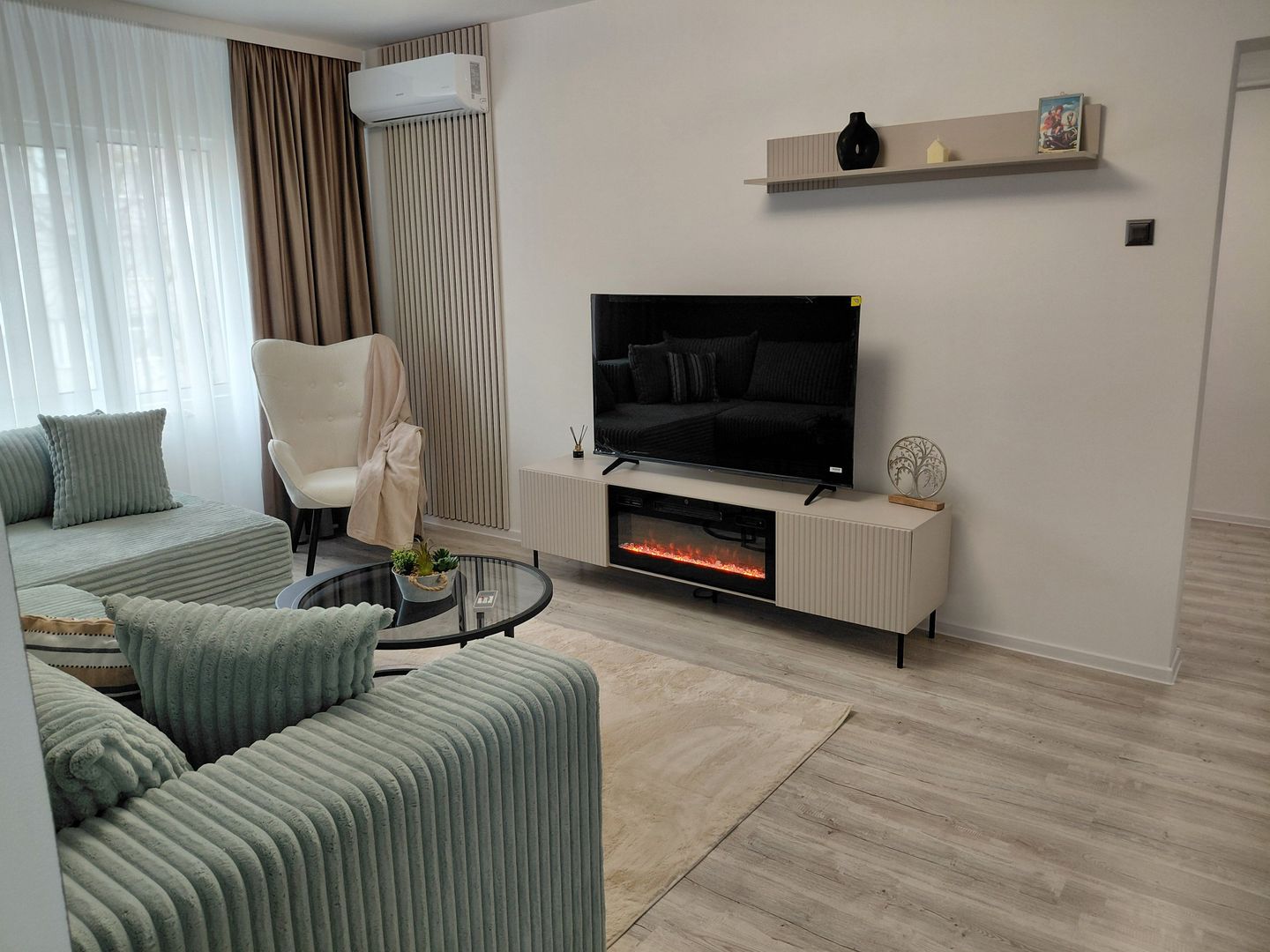 🏡  Apartament 3 camere – Micro 16,  etaj 2, (în spate la complex  Siret) - Poză 2