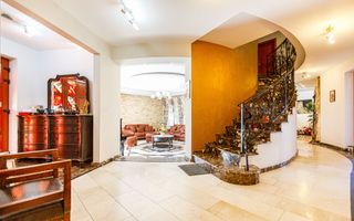 Casa deosebita cu teren de sport in zona semi centrala in Lugoj - Poză 8