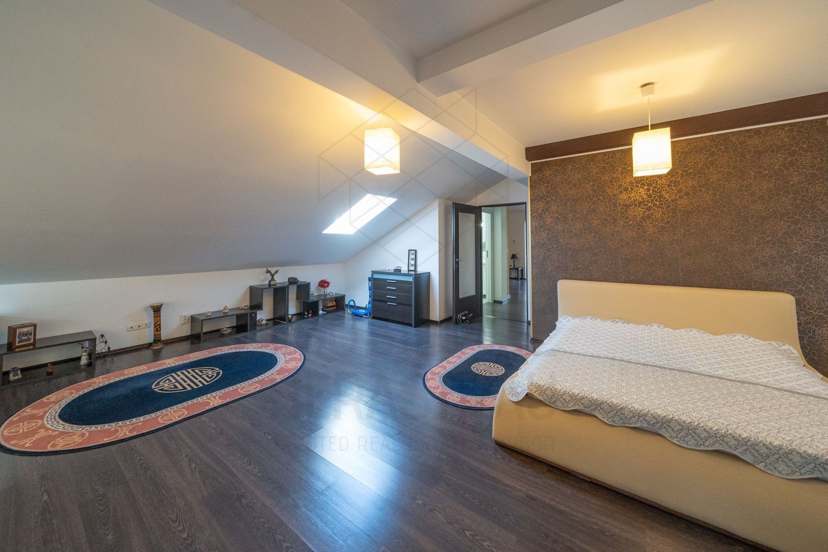 Casa spatioasa 515 mp langa metrou 1Mai - Poză 20