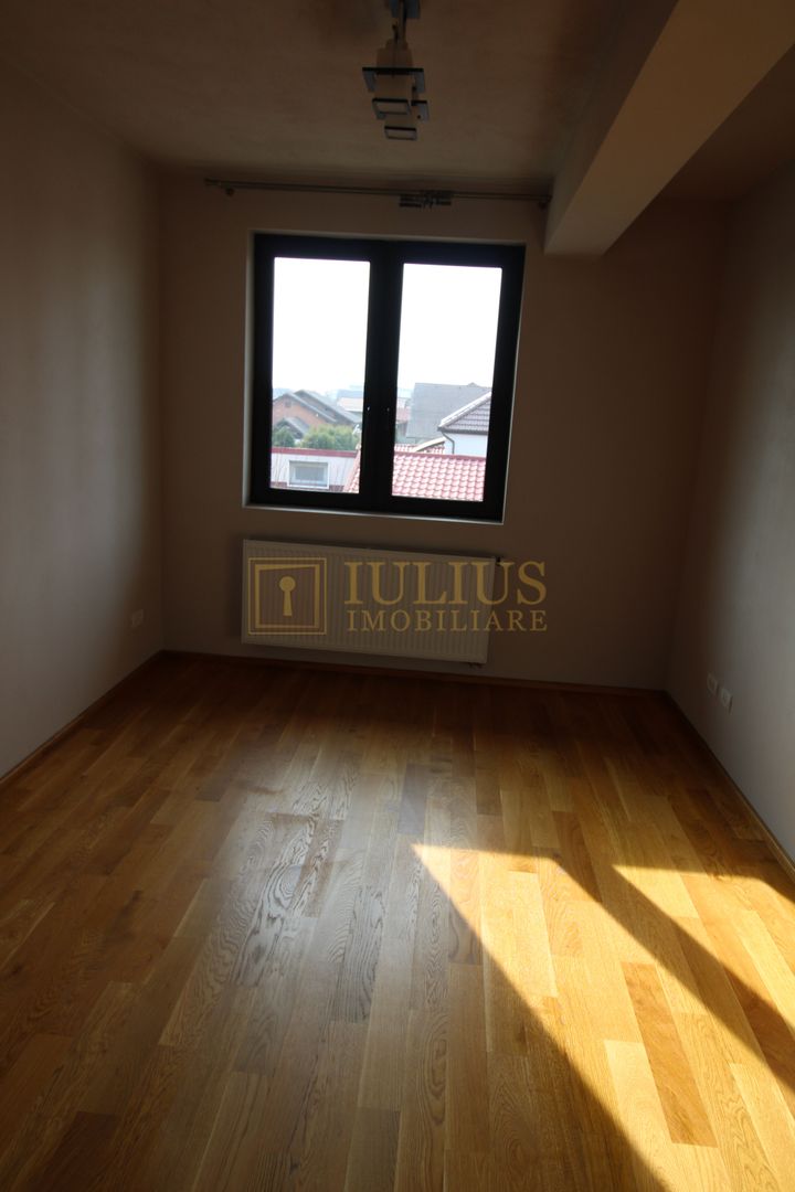 Braytim; 3 dormitoare, living saptios cu semineu. - Poză 14