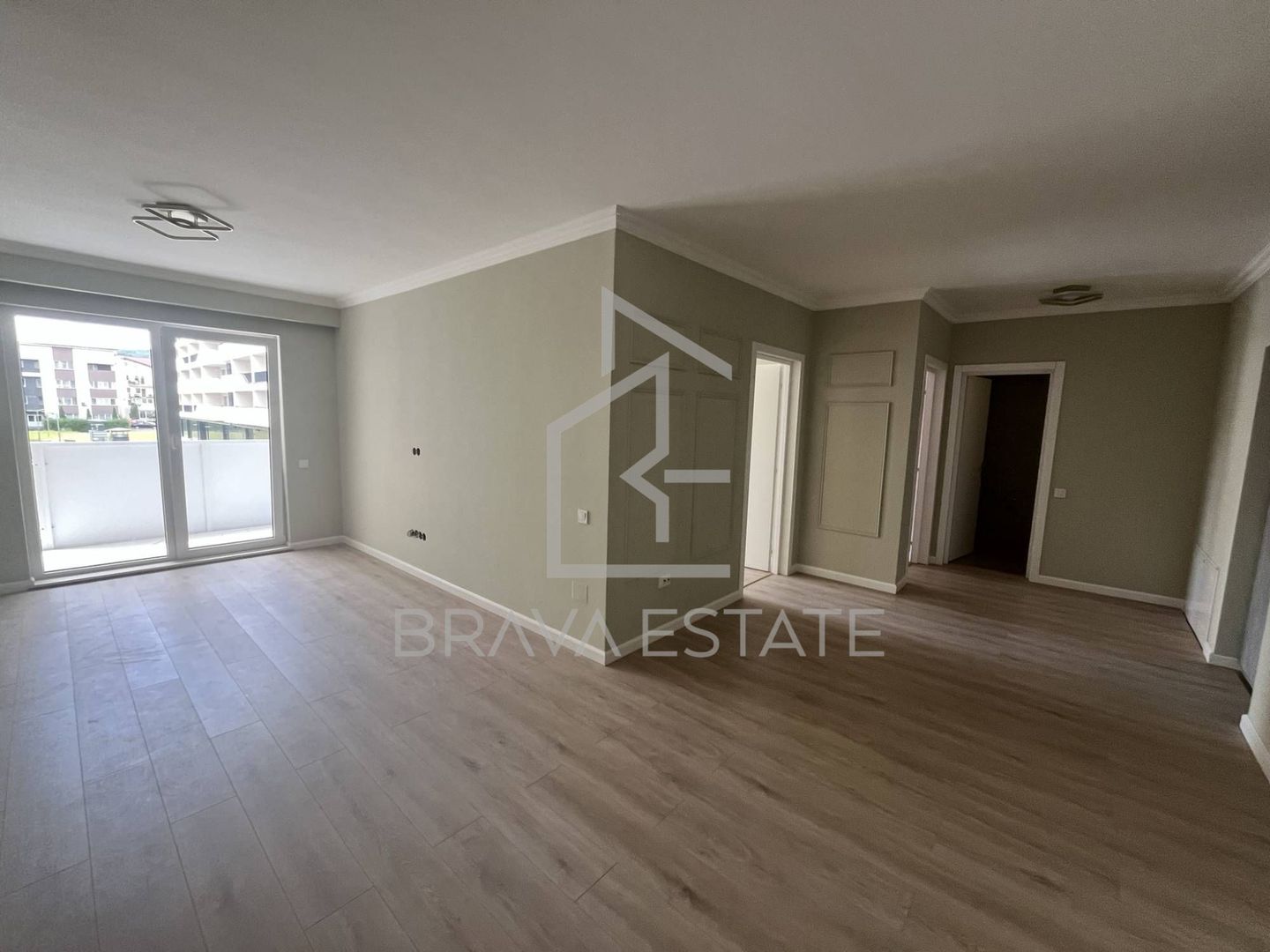 Apartament 3 camere, 60 mp, terasă 14 mp, garaj subteran, Eroilor Residence - Poză 2
