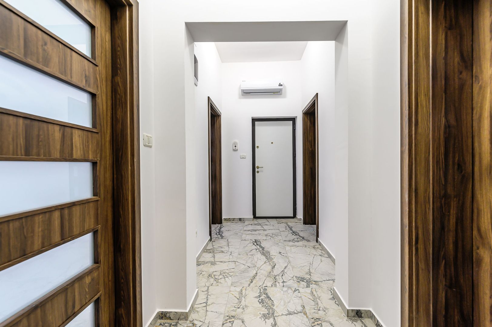 Apartament la casă cu destinații multiple Ultracentral - Poză 3