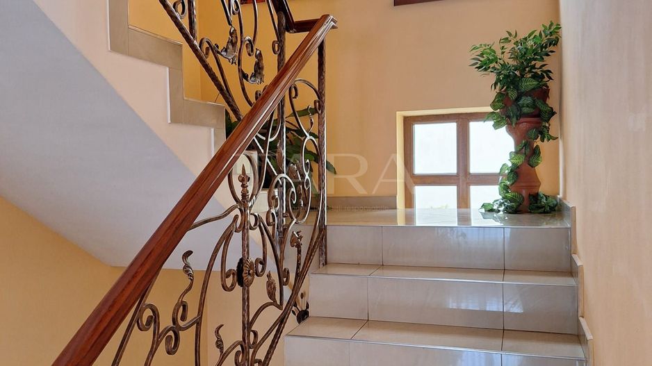 Vilă Elegantă în Cartierul Europa – Liniște și Confort - Poză 13