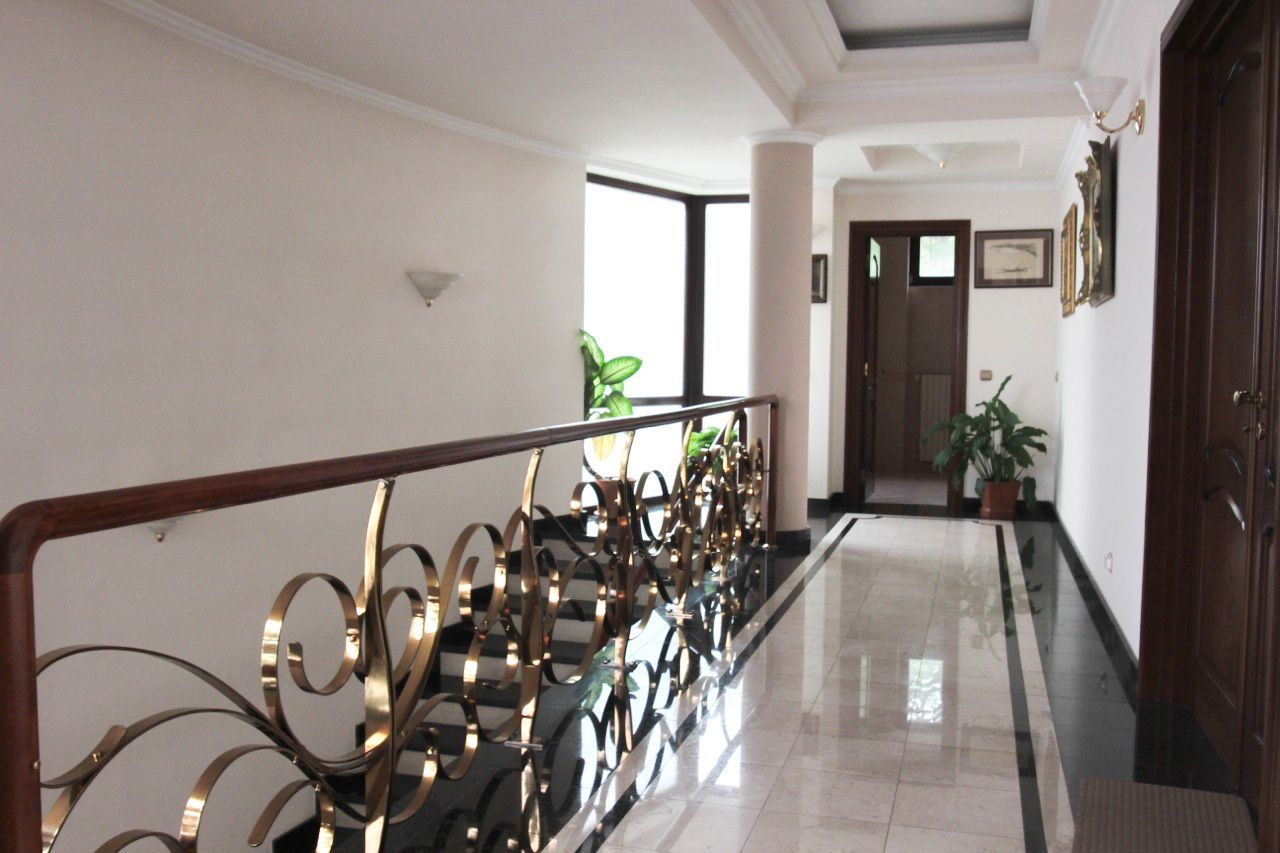 Vila impresionantă cu 15 camere, situată în zona Barbu Văcărescu - Poză 5