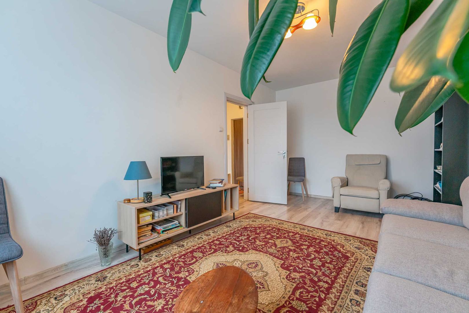 Închiriere Apartament 2 Camere în Brașov, Strada De Mijloc - Poză 2