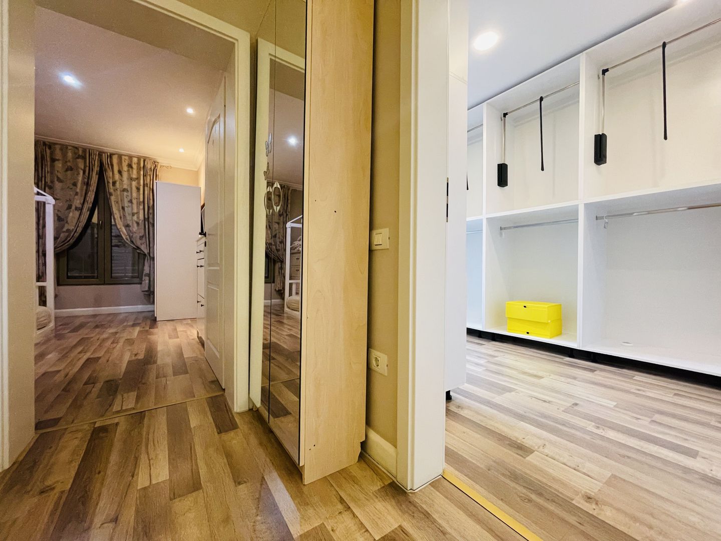 Casa superba in Dumbravita, langa Padure | Curte, Terasa si Garaj - Poză 18