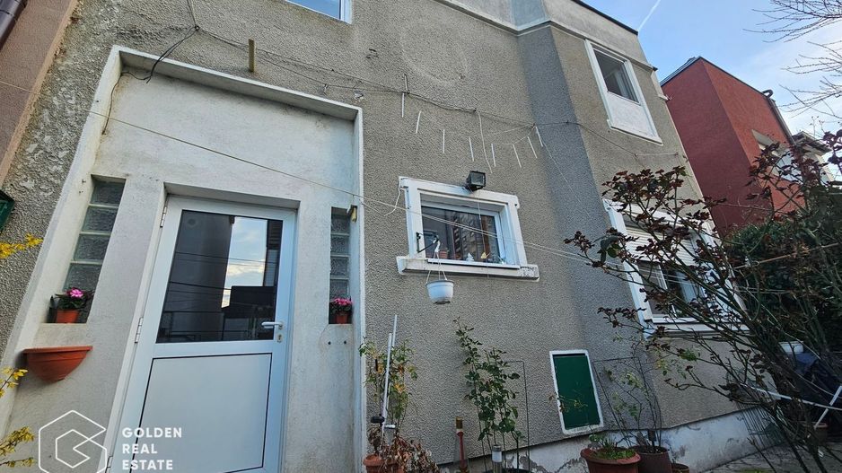 Vila individuala, centrala situata intre Dudesti si Dristor, 5 camere - Poză 1