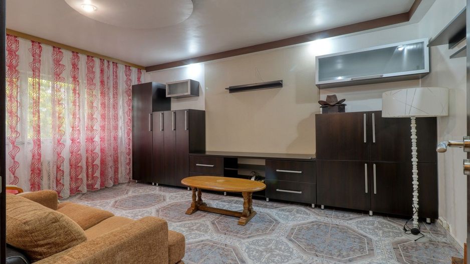 SUPER PRET!-  Apartament 4 camere + boxa si parcare - Comision 0% - Poză 1
