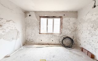 Casă la rosu cu teren generos de vânzare aproape de Intim - Poză 6