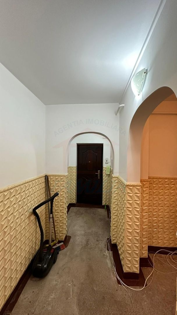 Vanzare Apartament cu 2 camere, zona Micro 13B, etaj 2, pret 63.000 E - Poză 2