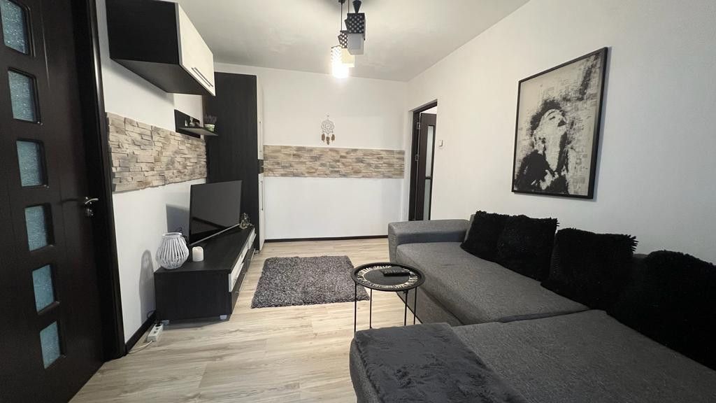 KM 4-5 - Apartament cu 3 camere situat la etajul 3 - Poză 3