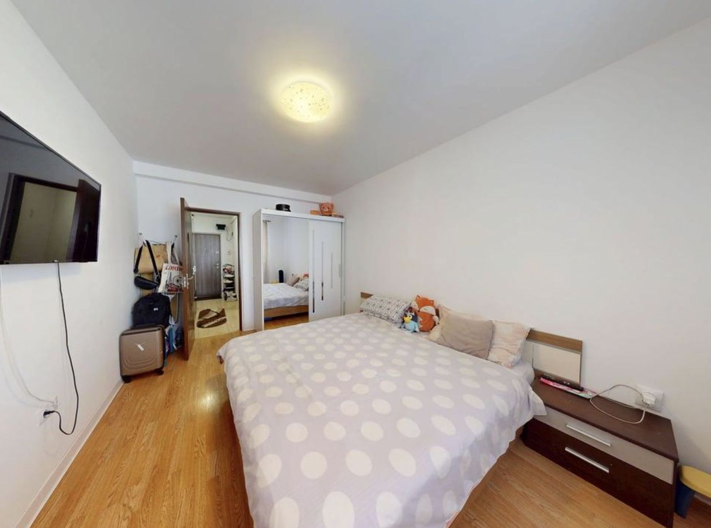Apartament la cheie, complet renovat, mobilat si utilat complet - Poză 1
