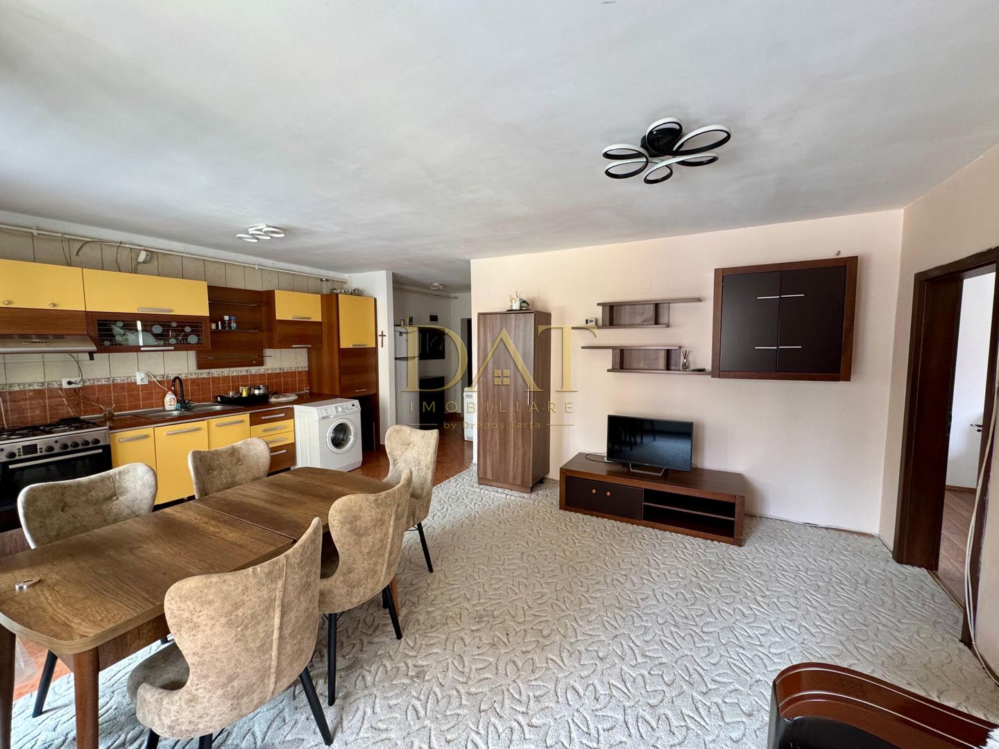 Oportunitate! Apartament 3 camere | parcare inclusa | zona Terra - Poză 1
