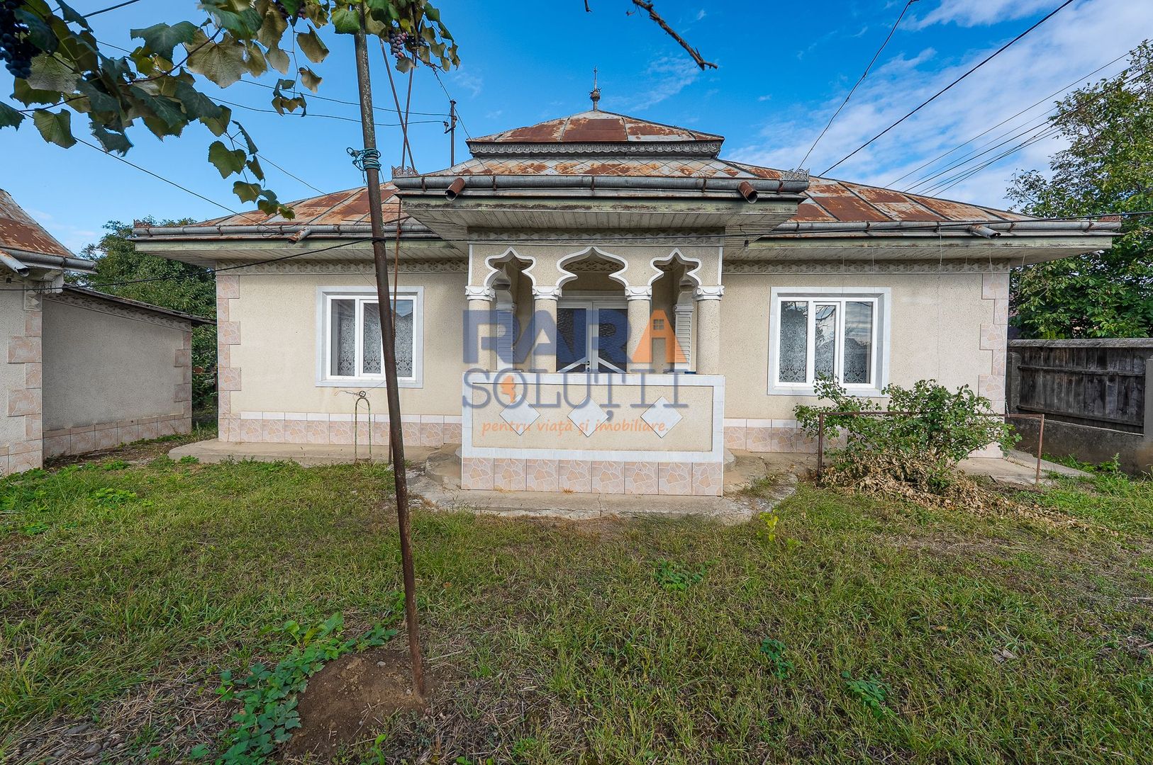 Casă cărămidă 80 mp, teren 1000 mp, colț, 7 km de Roman, Trifești - Poză 1
