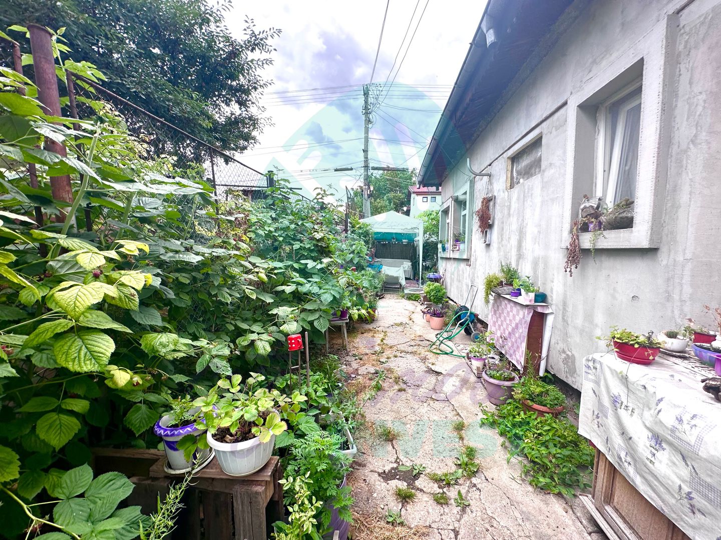Teren de 250 mp cu casa -  la o distanta de 7 minute de statia de metrou - Poză 5