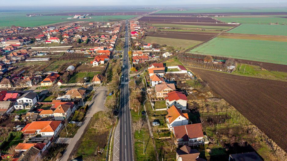 Vila noua semifinisata D+P+E la strada principala Comision 0 - Poză 4