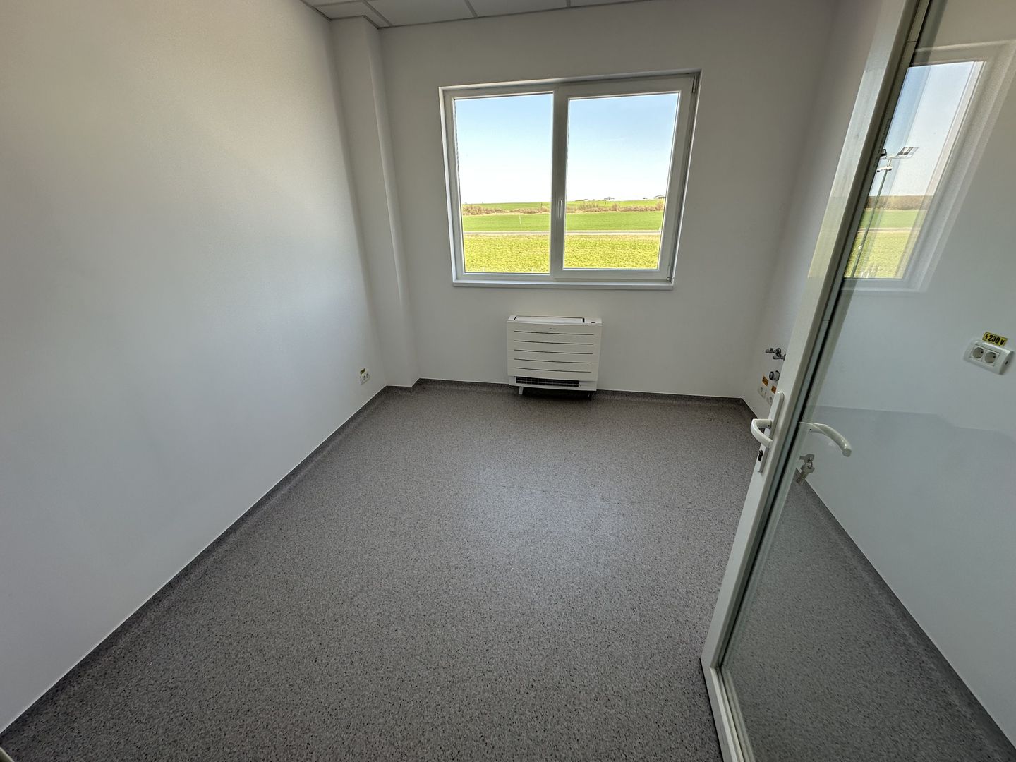 Hala depozitare cu birouri zona de N - Poză 16