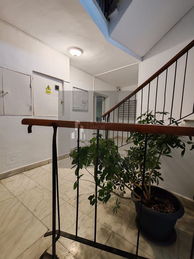 Garsoniera Metrou Costin Georgian, spatioasa, mobilata - Poză 14