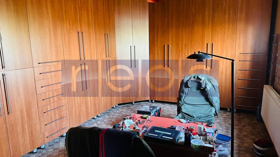 VILA DE VANZARE PE LAC | CREVEDIA | 7 CAMERE - Poză 15