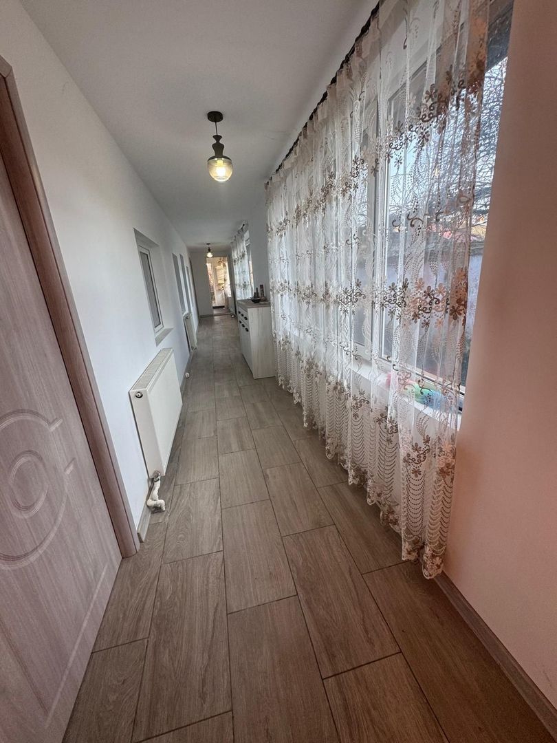 Casă de vânzare – Strada Crinului - Poză 2