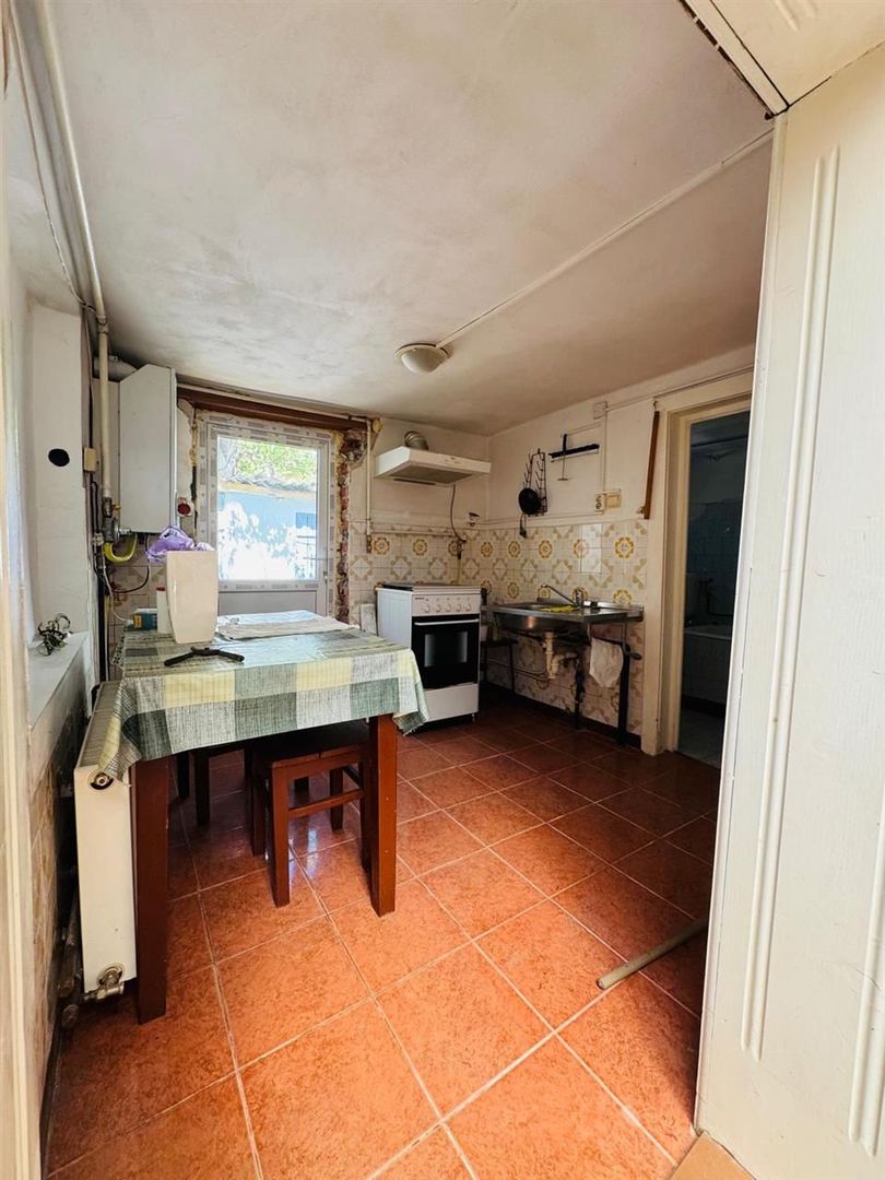 Casa singur in curte Iosia - Poză 2