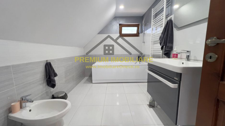 Casa de vanzare la 13 km de Onesti - Poză 10