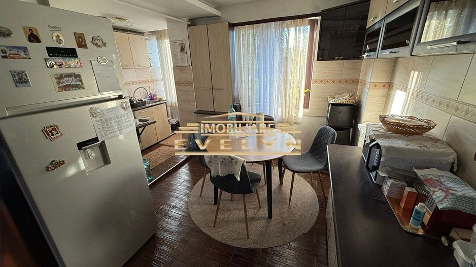 Apartament 3 camere, etaj 1, Str. Miorita - Poză 3