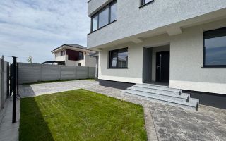 Vila Tunari cu vedere la LAC, 135m2 si curte mare - Poză 3