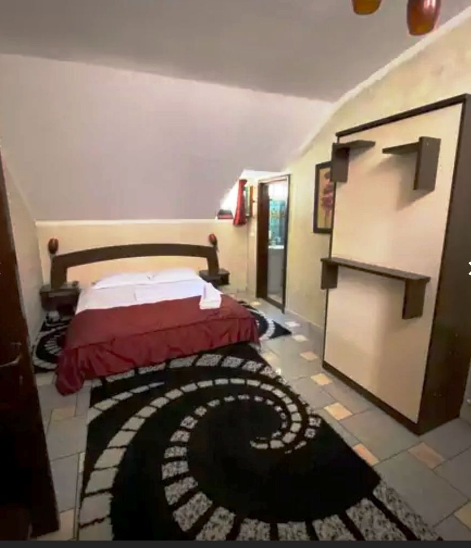 Pensiune cu 18 camere in centrul Brasovului - Poză 26